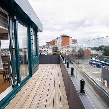 슬라우 Two Bed Flat With Wrap Around Terrace Near Legoland, Windsor, Tube Station 아파트 외부 사진