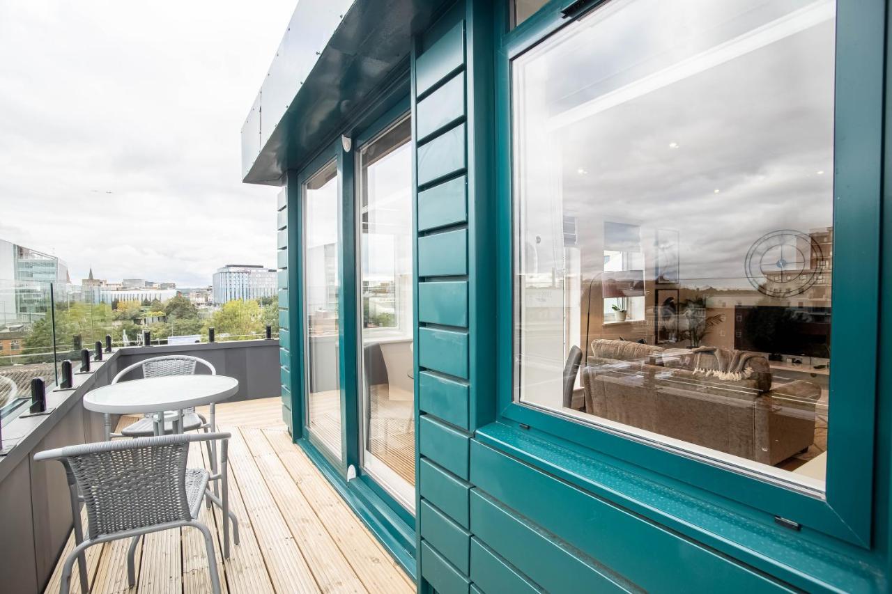 슬라우 Two Bed Flat With Wrap Around Terrace Near Legoland, Windsor, Tube Station 아파트 외부 사진