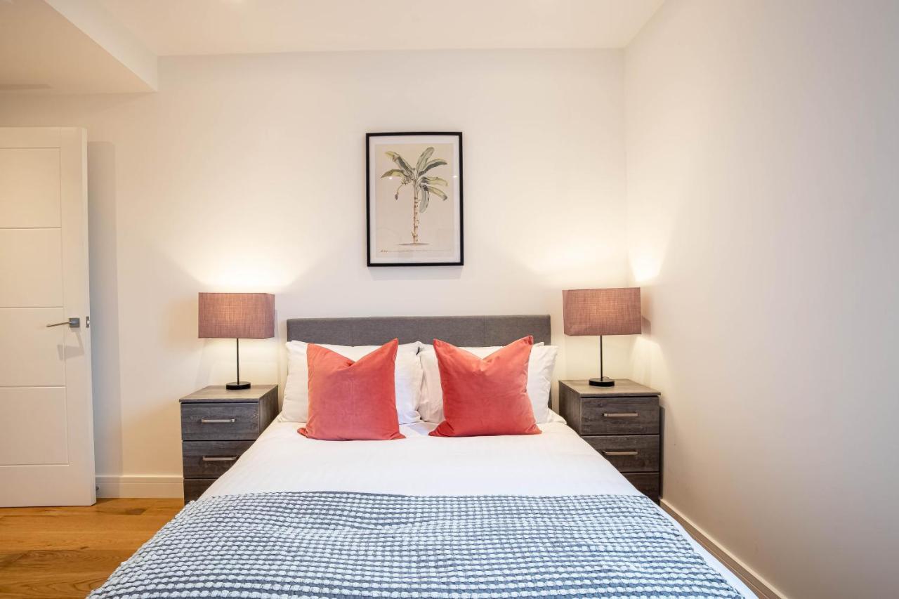 슬라우 Two Bed Flat With Wrap Around Terrace Near Legoland, Windsor, Tube Station 아파트 외부 사진