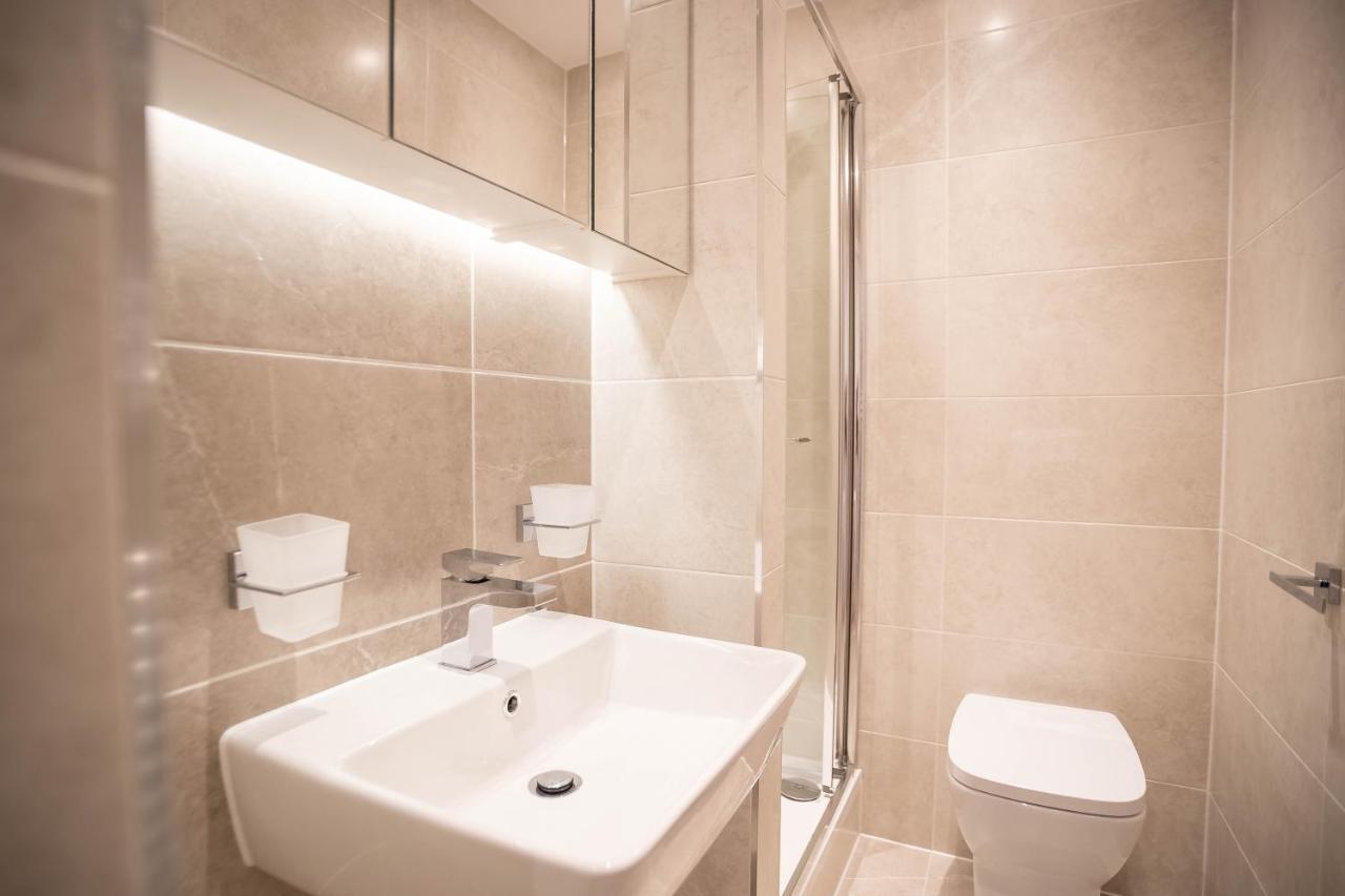 슬라우 Two Bed Flat With Wrap Around Terrace Near Legoland, Windsor, Tube Station 아파트 외부 사진