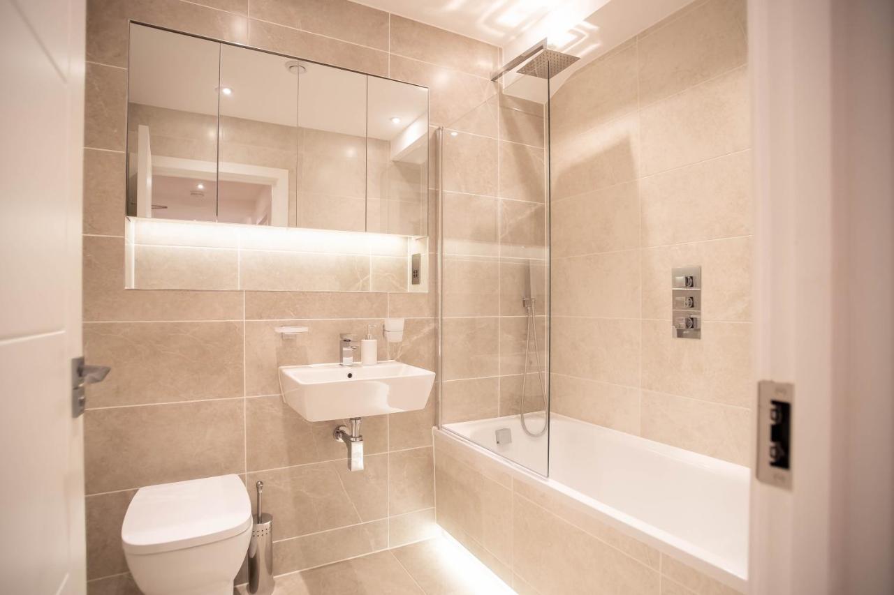 슬라우 Two Bed Flat With Wrap Around Terrace Near Legoland, Windsor, Tube Station 아파트 외부 사진